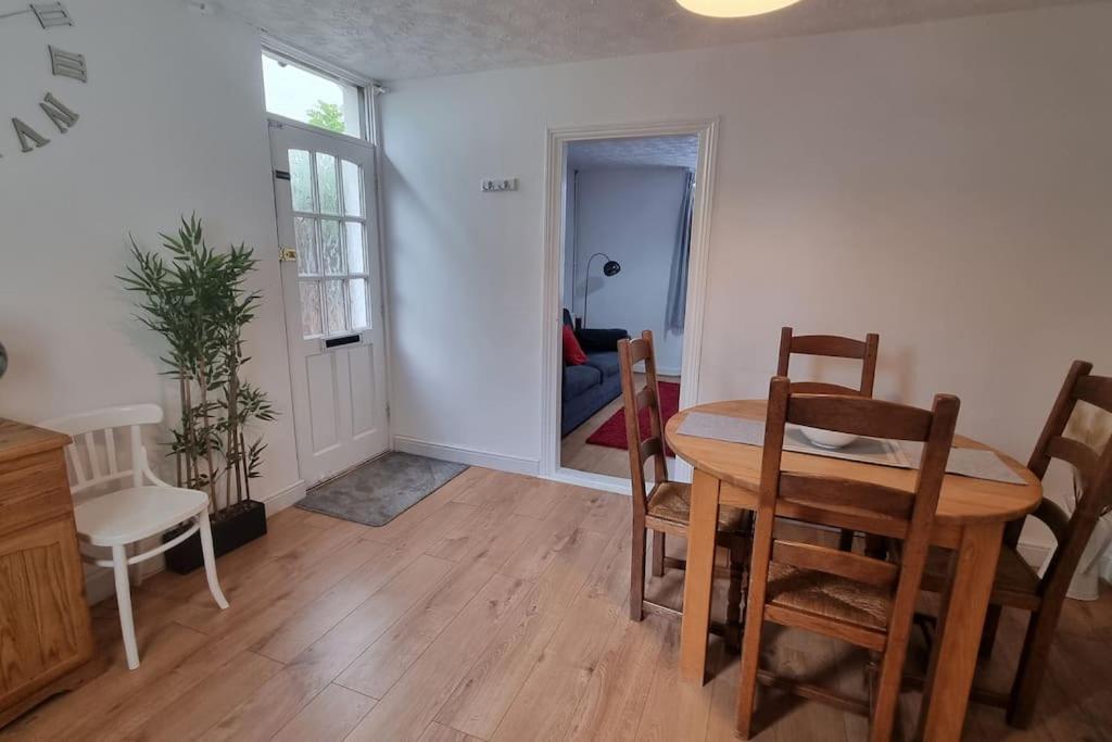 Entire House With Garden & Parking Nr Ashford Int Villa Exterior photo